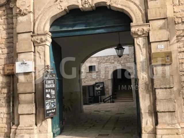 Palazzo in vendita a Puglia, Barletta-andria-trani