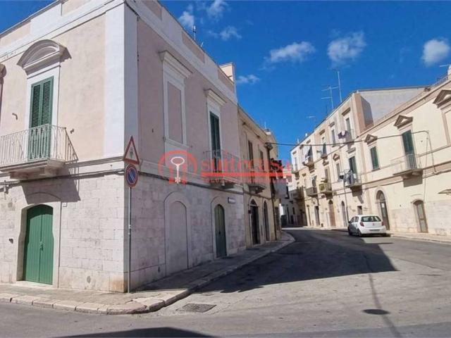 Palazzo in vendita a Trani, Barletta-Andria-Trani