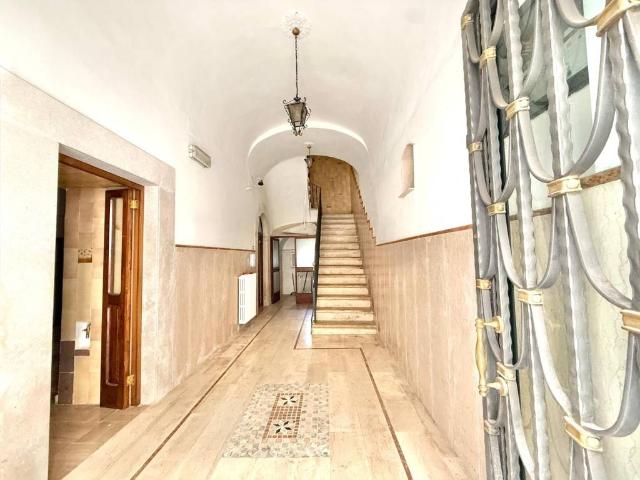 Palazzo in vendita a Puglia, Barletta-andria-trani
