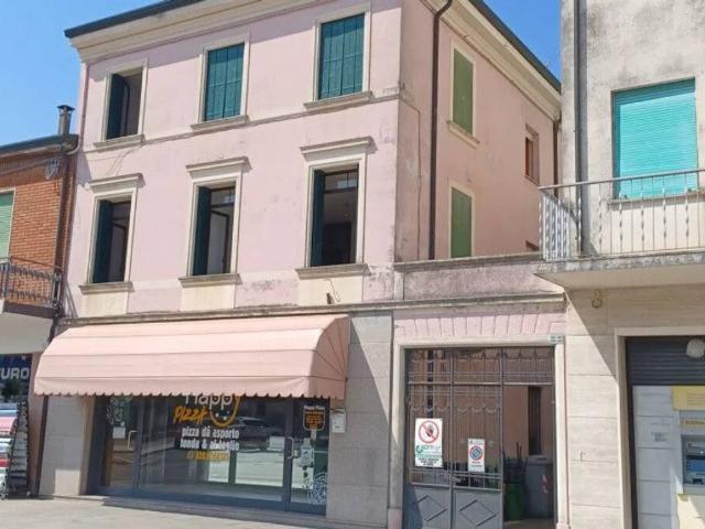 Palazzo in vendita a Trecenta, Veneto