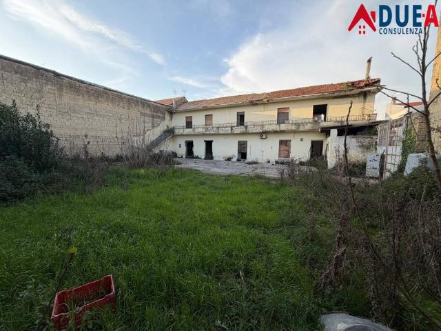 Palazzo in vendita a Trentola, Campania
