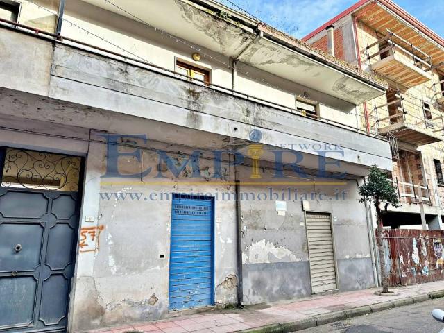 Palazzo in vendita a Trentola, Campania