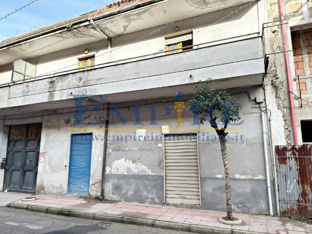 Palazzo in vendita a Trentola, Campania