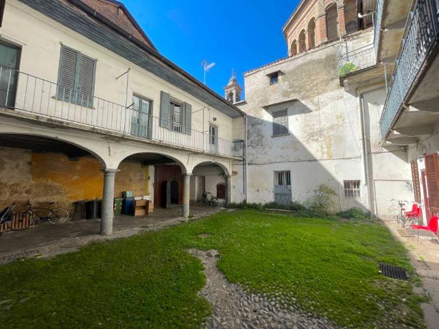 Palazzo in vendita a Treviglio, Lombardia