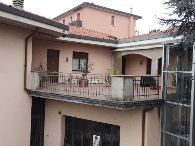 Palazzo in vendita a Baracche, Trezzo Sull'adda