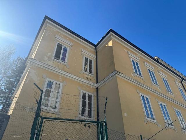 Palazzo in vendita a San Luigi, Trieste