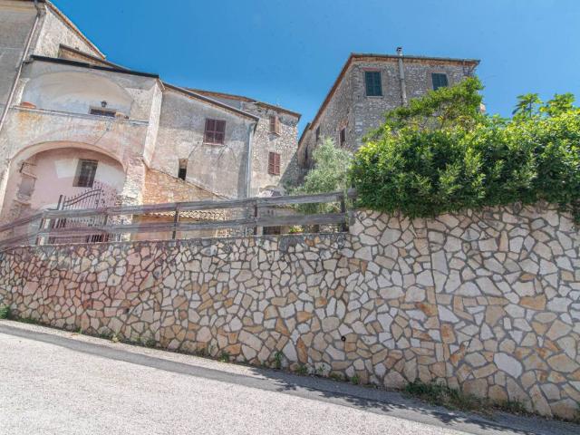 Palazzo in vendita a Trivigliano, Lazio