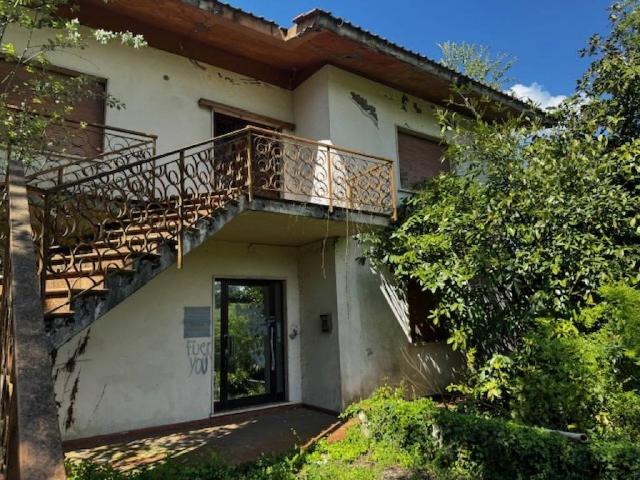 Palazzo in vendita a Uzzano E Castello, Case Benedetti
