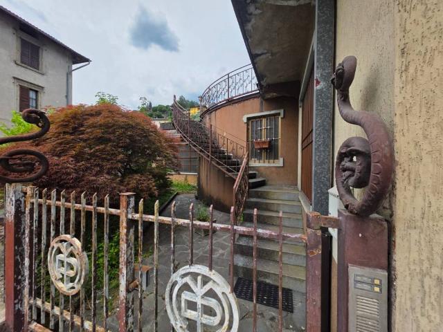 Palazzo in vendita a Comunità Montana della Valle Brembana, Val Brembilla