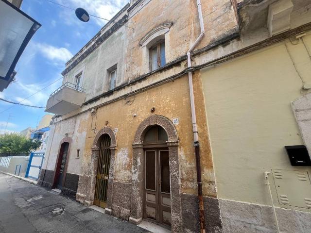 Palazzo in vendita a Valenzano, Bari