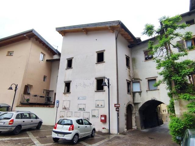 Palazzo in vendita a Comunità della Valle dei Laghi, Padergnone