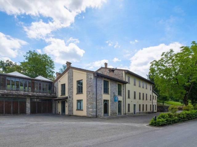 Palazzo in vendita a Varano De' Melegari, Reggio Emilia