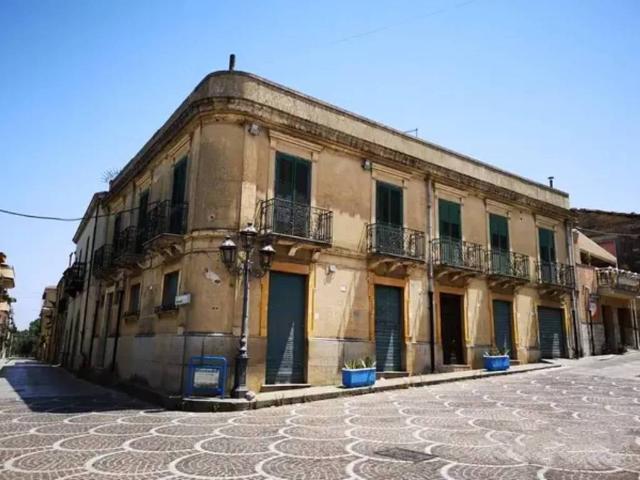 Palazzo in vendita a Calabria, Reggio Calabria