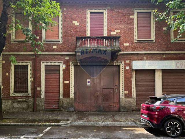 Palazzo in vendita a Varedo, Lombardia
