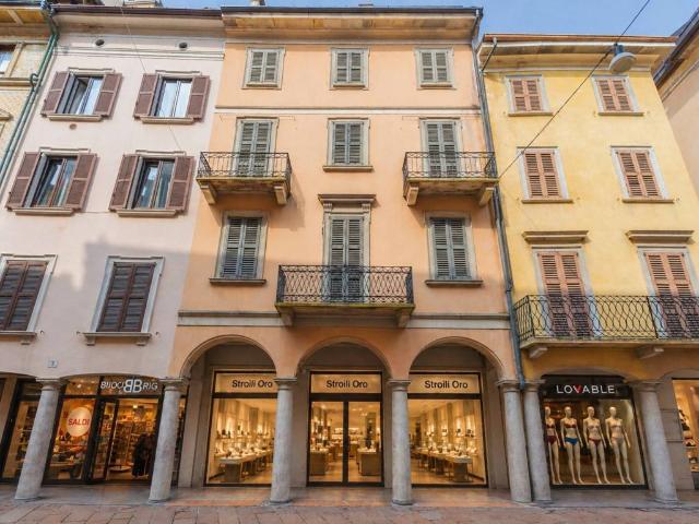Palazzo in vendita a Biumo Superiore, Varese