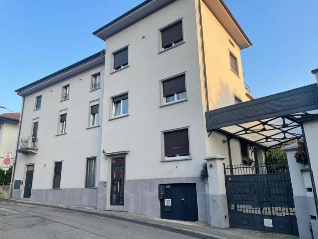 Palazzo in vendita a Biumo Superiore, Varese