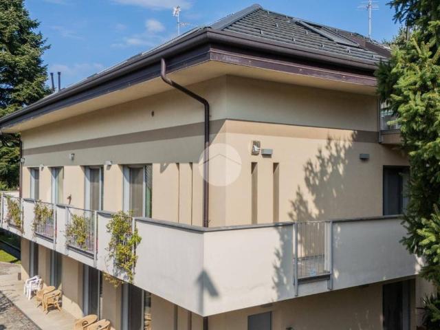 Palazzo in vendita a Vedano Al Lambro, Monza-brianza