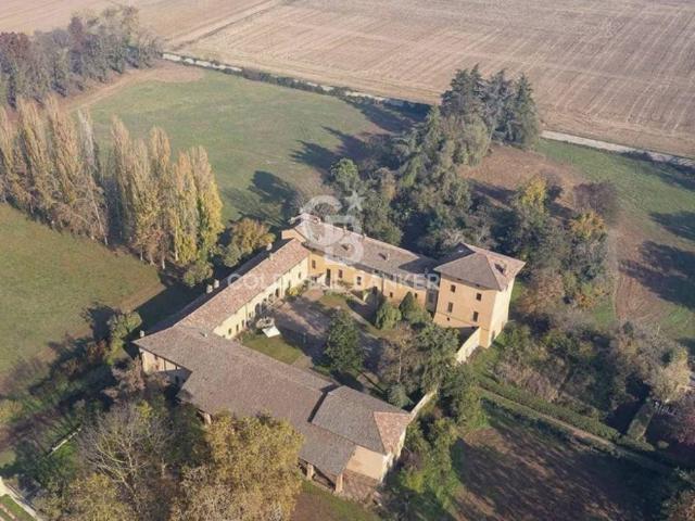 Palazzo in vendita a Vellezzo Bellini, Lombardia