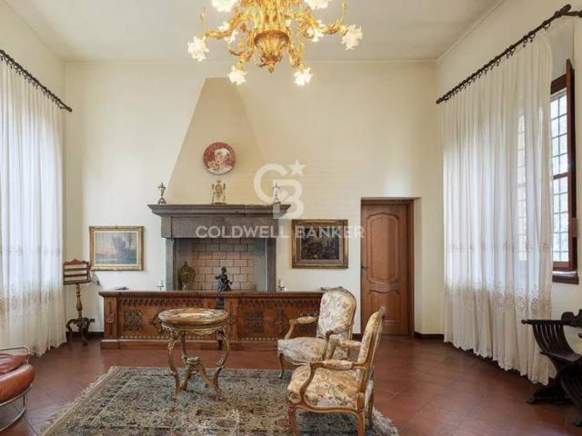 Palazzo in vendita a Vellezzo Bellini, Lombardia