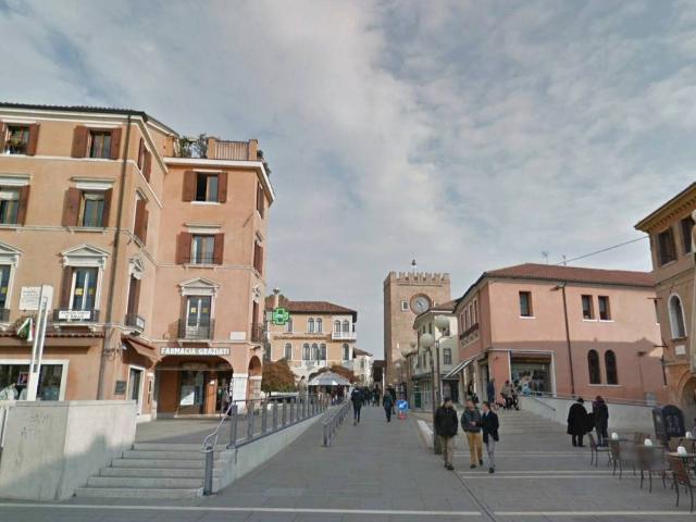 Palazzo in vendita a Mestre-Carpenedo, Venezia