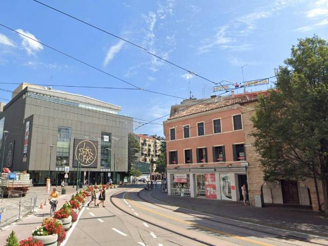 Palazzo in vendita a Mestre-Carpenedo, Venezia