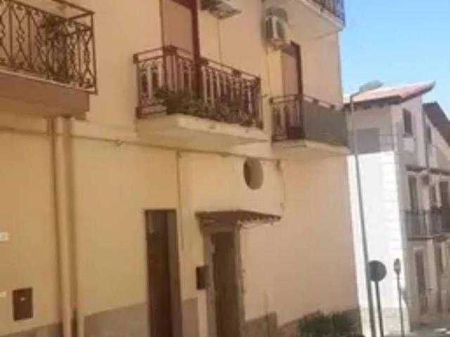 Palazzo in vendita a Ventimiglia Di Sicilia, Sicilia