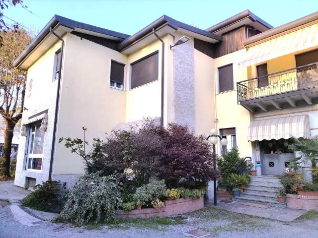 Palazzo in vendita a Verano Brianza, Monza-brianza