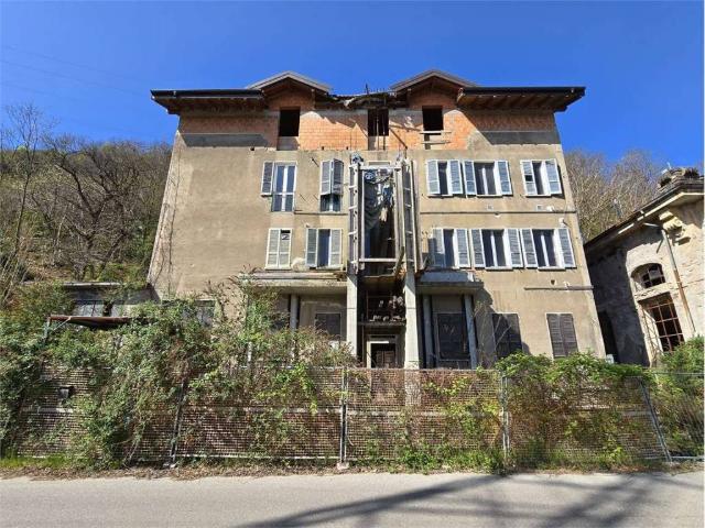 Palazzo in vendita a Suna, Piemonte