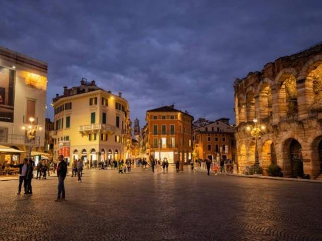 Palazzo in vendita a Centro storico, Brenzone