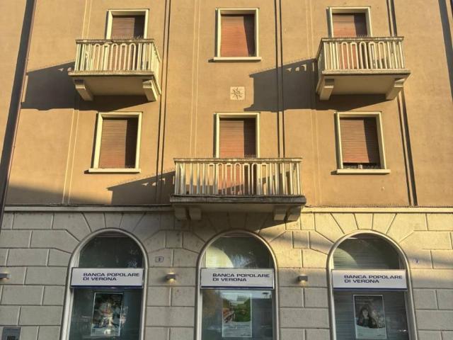Palazzo in vendita a Sud, Brenzone
