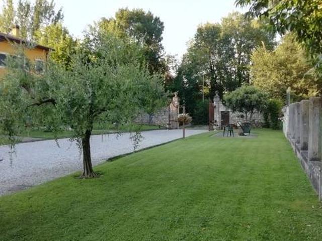 Palazzo in vendita a Sud-Est, Brenzone