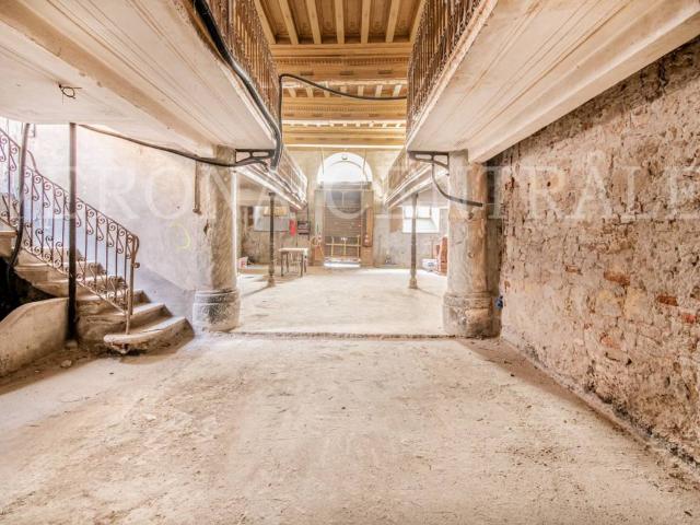 Palazzo in vendita a Centro storico, Brenzone