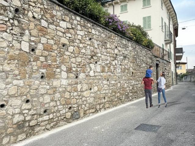 Palazzo in vendita a Nord-Est, Brenzone