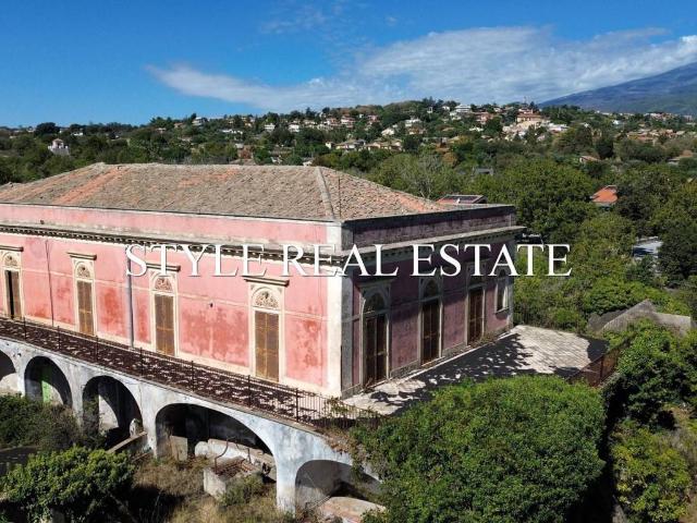 Palazzo in vendita a Viagrande, Sicilia