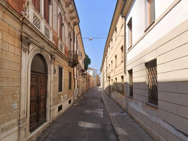Palazzo in vendita a Vicenza, Veneto