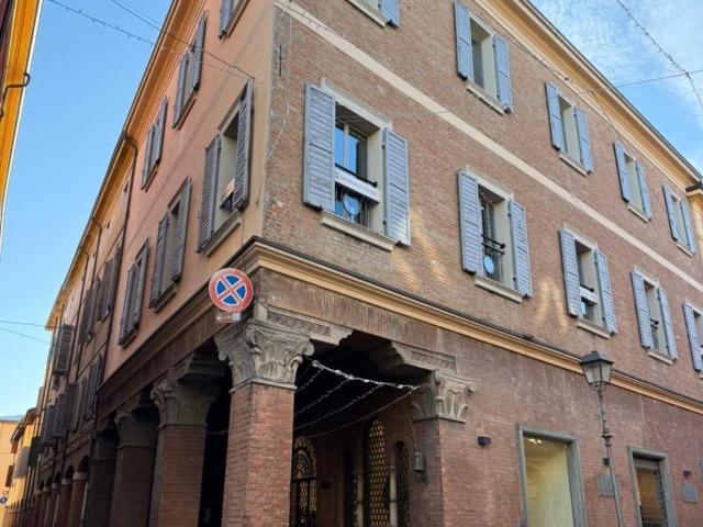 Palazzo in vendita a Unione di comuni Terre di Castelli, Vignola