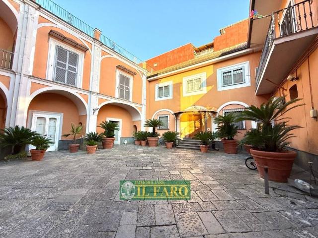 Palazzo in vendita a Villaricca, Campania