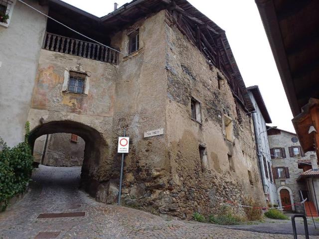 Palazzo in vendita a Comunità montana della valle Camonica, Vione