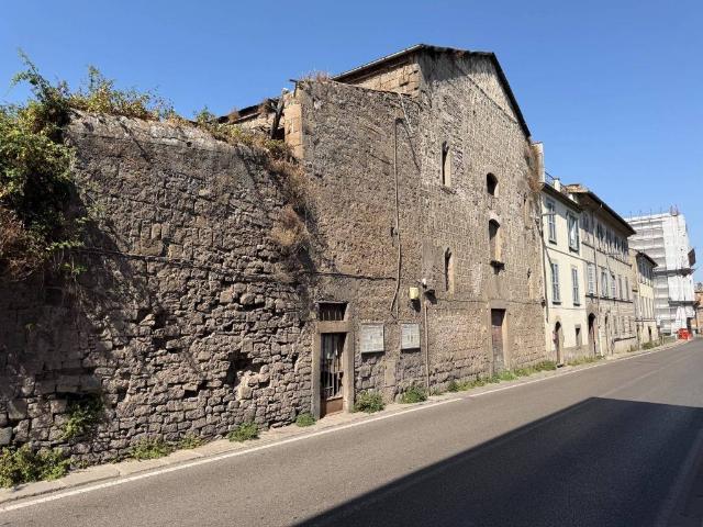 Palazzo in vendita a Viterbo