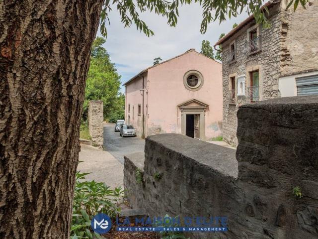 Palazzo in vendita a Viterbo
