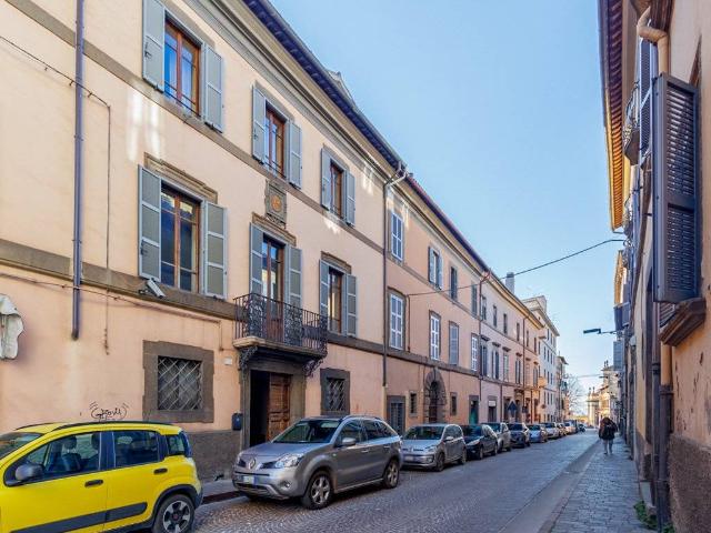 Palazzo in vendita a Viterbo, Lazio