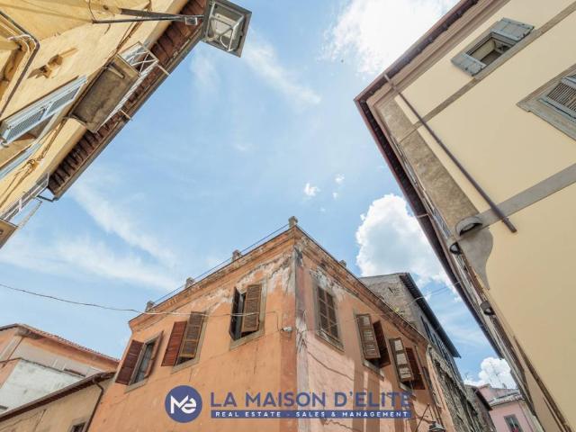 Palazzo in vendita a Viterbo, Lazio