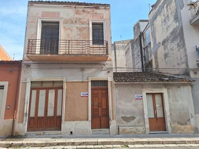 Palazzo in vendita a Vittoria