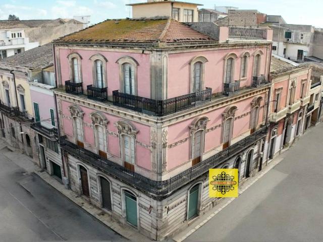 Palazzo in vendita a Vittoria, Sicilia