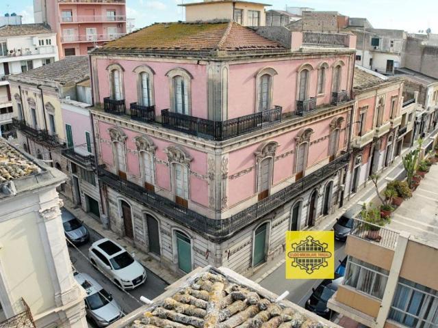 Palazzo in vendita a Vittoria, Sicilia