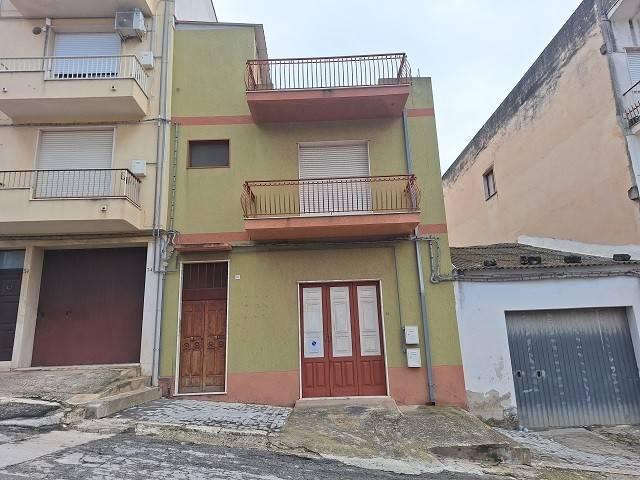 Palazzo in vendita a Vittoria