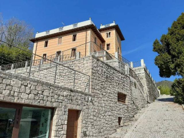Palazzo in vendita a Olarigo, Vittorio Veneto