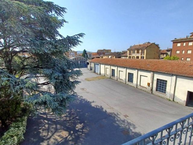 Palazzo in vendita a Rione Ponte Vecchio, Voghera