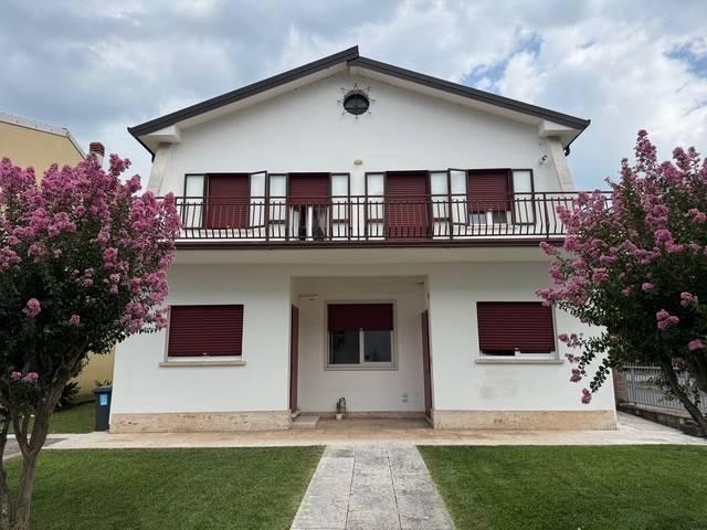 Palazzo in vendita a Zevio, Veneto