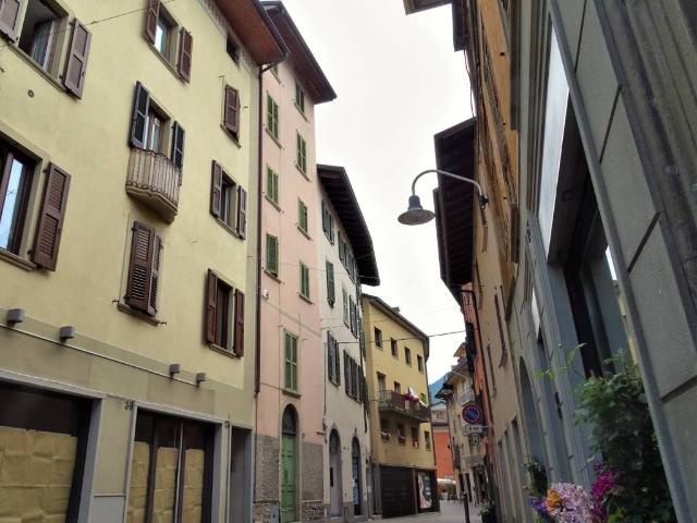 Palazzo in vendita a Comunità Montana della Valle Brembana, Zogno